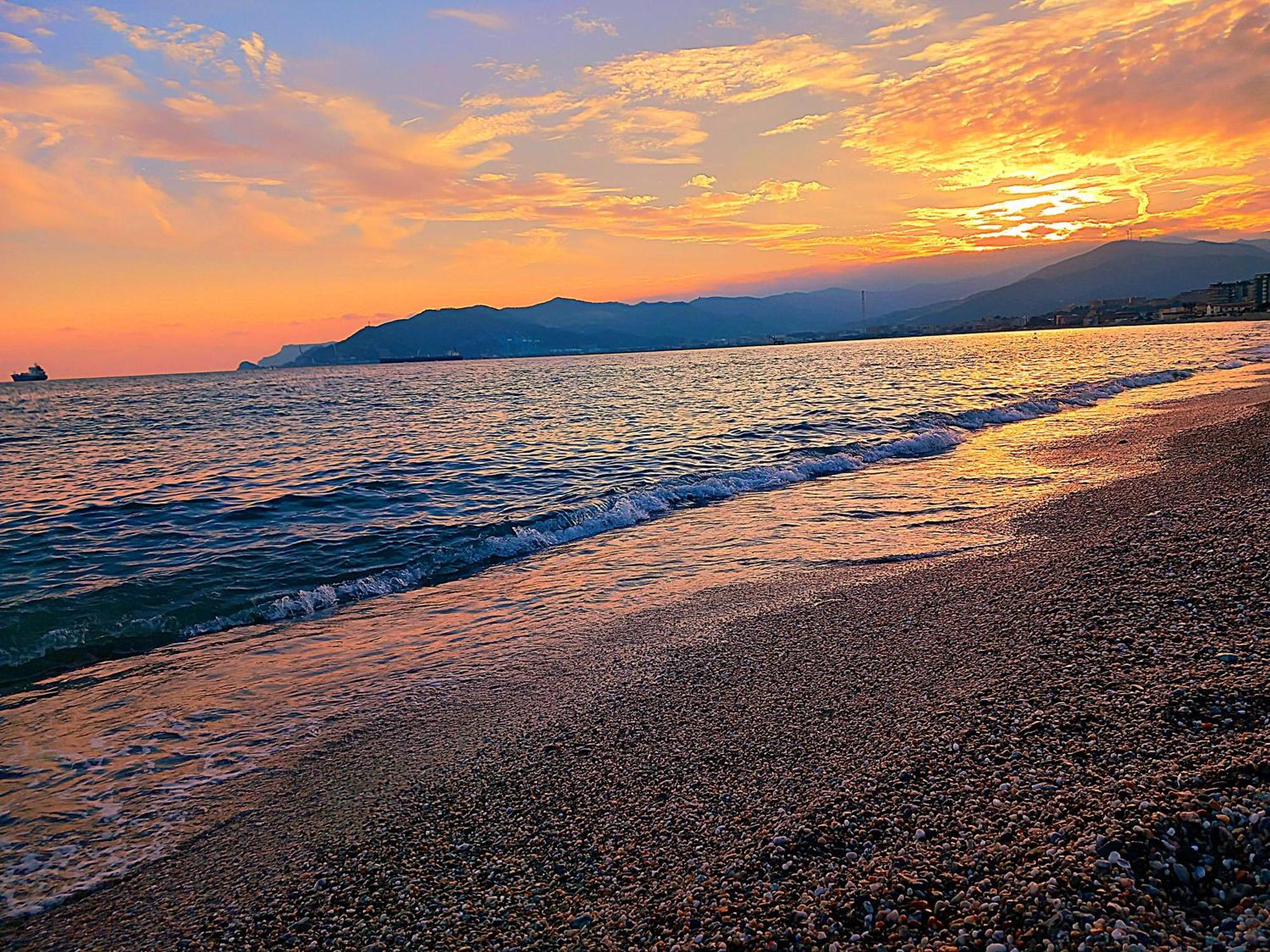 Tramonto Sul Mare - Sea Suite Savona Exterior foto
