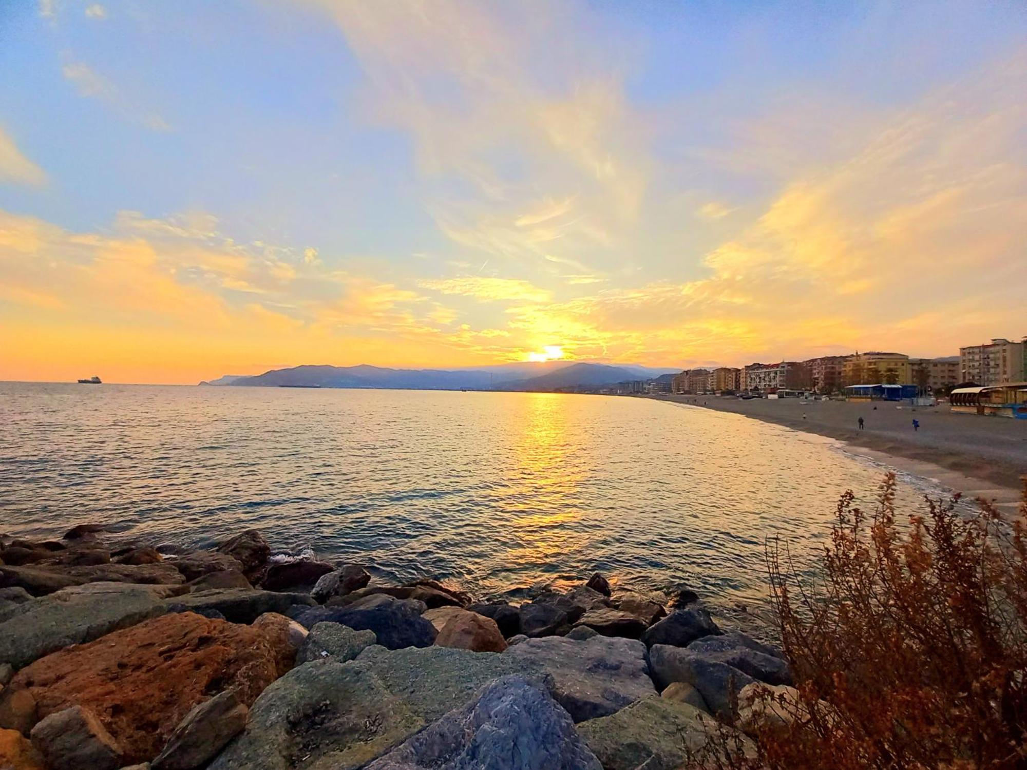 Tramonto Sul Mare - Sea Suite Savona Exterior foto